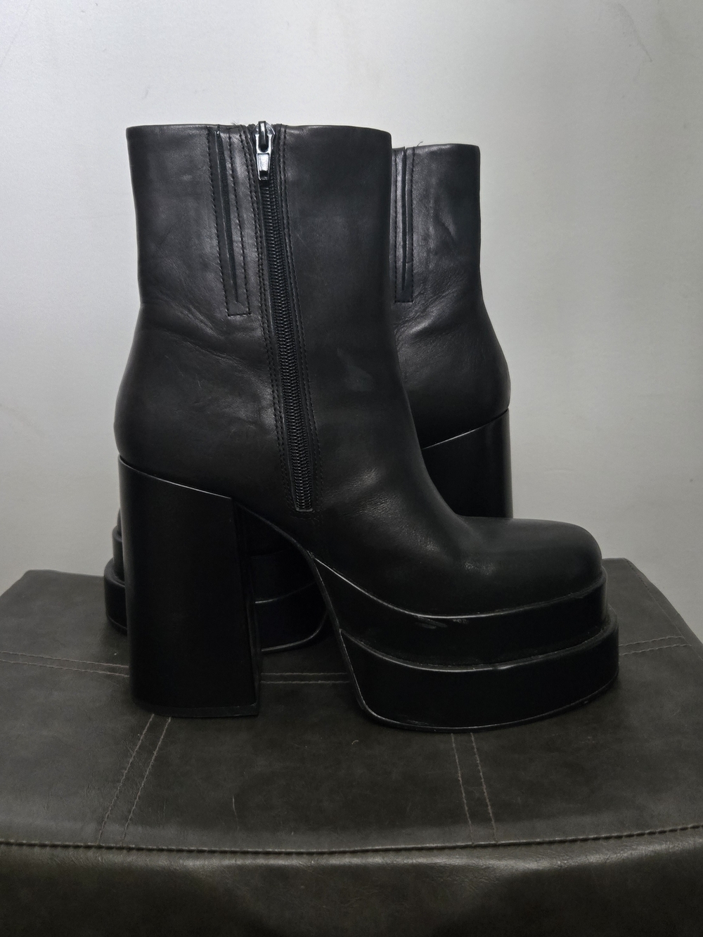 Steve Madden Cobra Platform Size 9